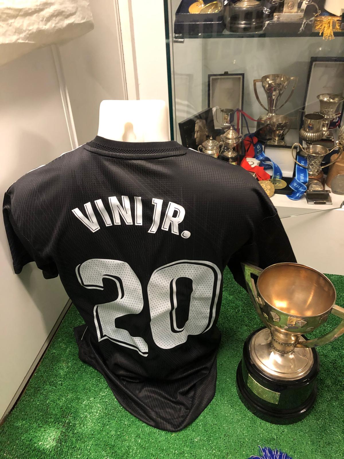 Y-3 negra Vinicius Jr. 2